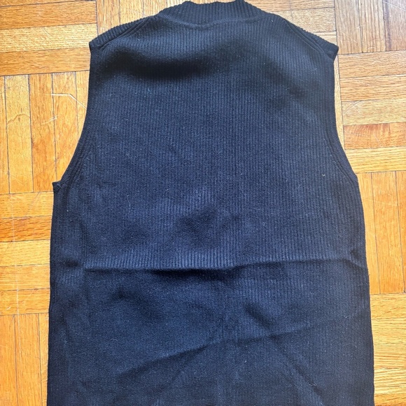 brandy melville tank top ribbed high neck - looking for best offer - Picture 3 of 3